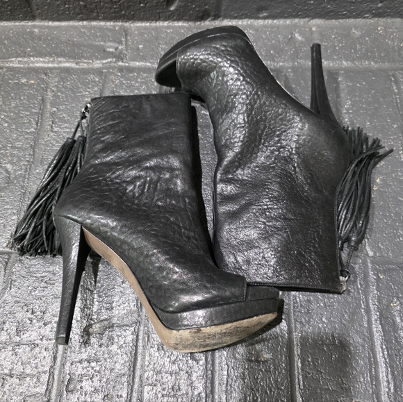 Vera Wang Lavender Black Leather Peep Toe Fringe Stiletto Booties Size 8.5 - Picture 6 of 12